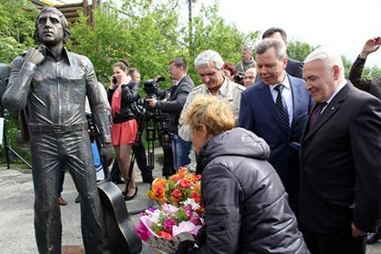 v-magadane-ustanovili-pamyatnik-vysockomu_1.jpeg