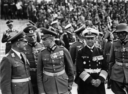 Bundesarchiv_Bild_183-H12262,_Nürnberg,_Reichsparteitag,_Tag_der_Wehrmacht.jpg