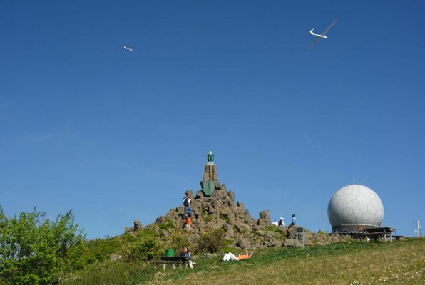 Rh?n_Wasserkuppe_Ehrenmal.jpg