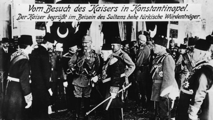 topwilhelm-2-in-konstantinopel-1915-staatsbesuch-sultan-muhammad-vpicture-allianceakg-images.jpg