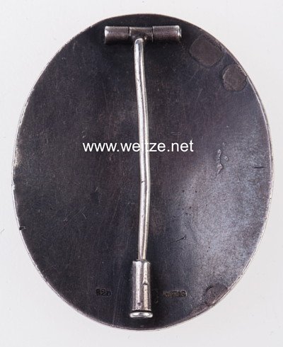 M233538_2.jpg