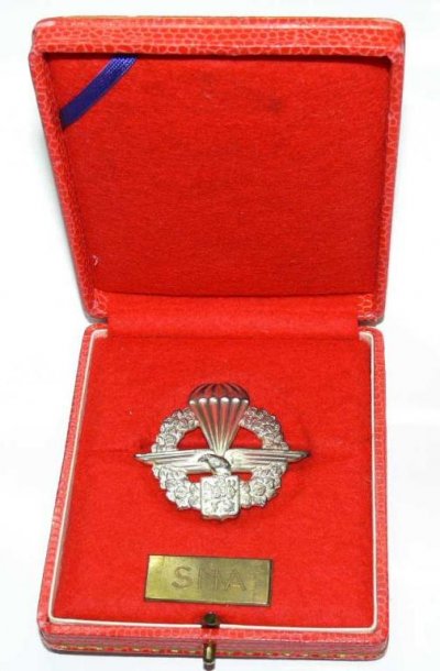 5305513779_1.jpg