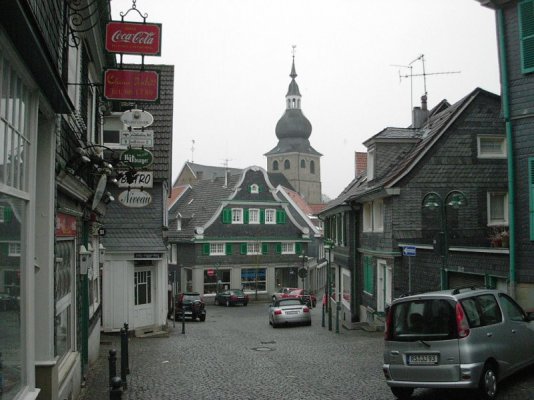 ein-kleiner-platz-remscheid-lennep-mit-13633.jpg