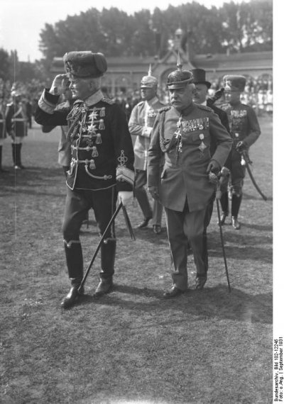 Bundesarchiv_Bild_102-12245,_August_von_Mackensen.jpg
