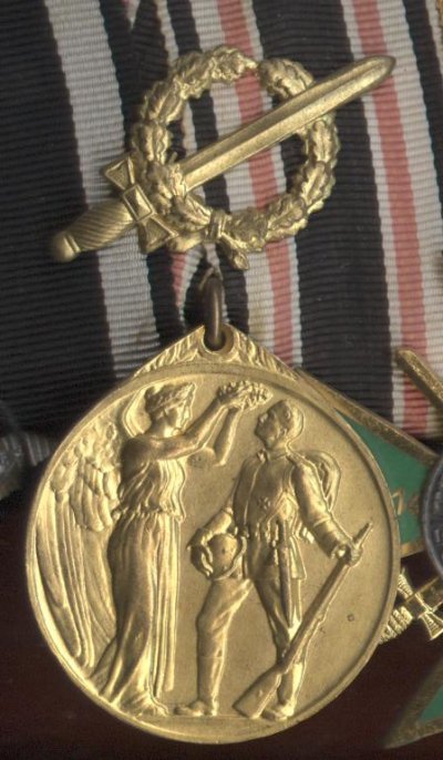 Ehrendenkmünze_Weltkrieg,_Gold_vorn_JS.jpg