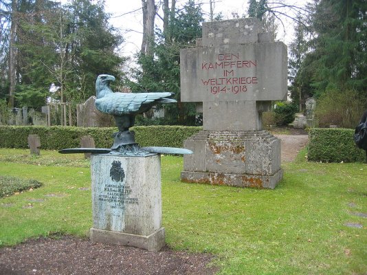 1280px-Waldfriedhof_Kriegerdenkmal_WW1.JPG