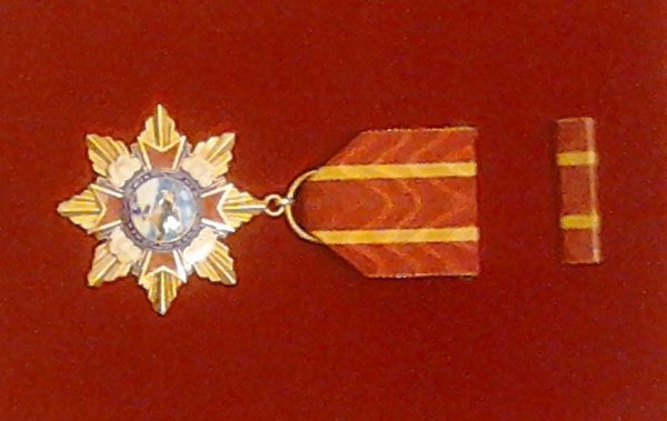 f_12144506_1.jpg