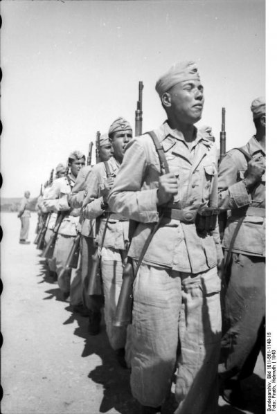 Bundesarchiv_Bild_101I-561-1148-15,_Ausbildung_arabischer_Luftwaffensoldaten.jpg