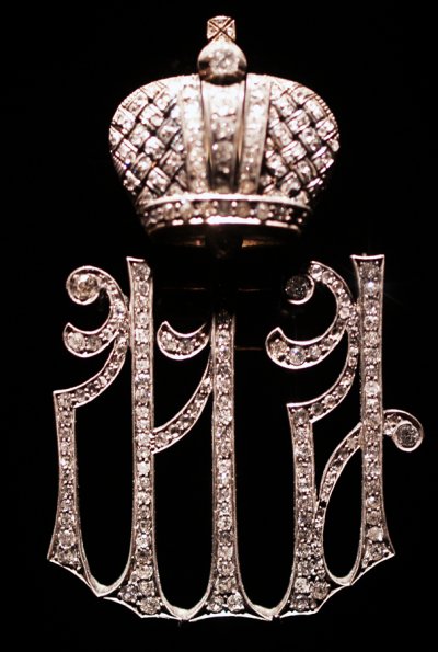 WLA_hmns_Diamond_and_silver_Lady-in-Waiting_Pin_2.jpg