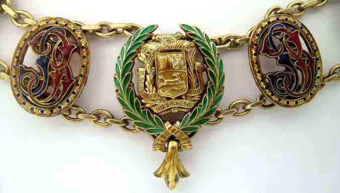 OSB_collar_03_gran.jpg