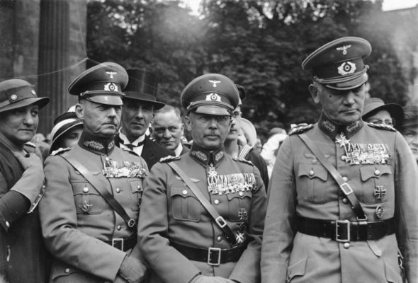 Bundesarchiv_Bild_102-01817A,_v._Rundstedt,_v._Fritsch,_v._Blomberg.jpg