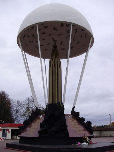 Memorial_to_the_6th_Company_in_Cherekha_(2)_2011.jpg