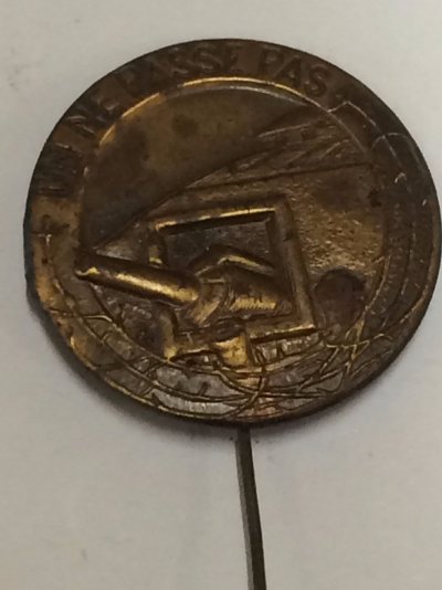 rare-épinglette-ligne-maginot-siglée-on-ne.jpg