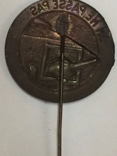 rare-épinglette-ligne-maginot-siglée-on-ne_01.jpg