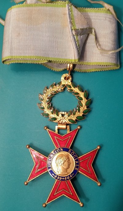 Крест ассоциации социального образования (2).jpg