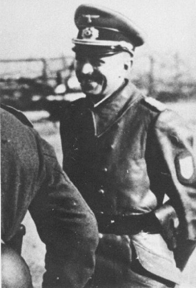 CholmschildInWear6.jpg