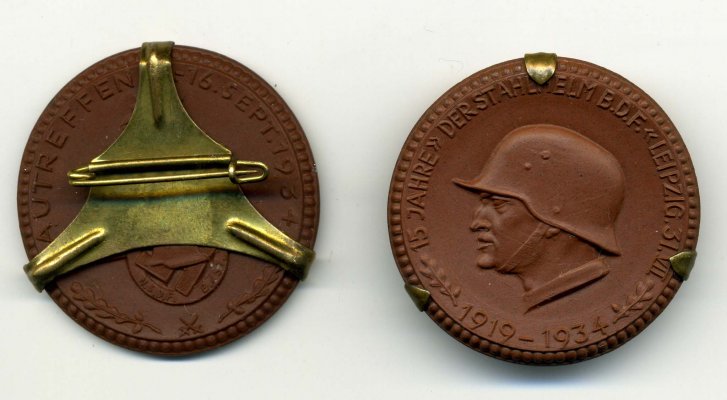 stahlhelm2.jpg