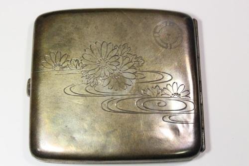 japanese-takagi-kojyo-old-chrysanthemum-silver-cigarette-case-tobacco-japan-6368101675848a260b63.jpg