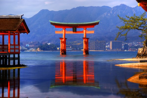 Itsukushima-Jinja.jpg