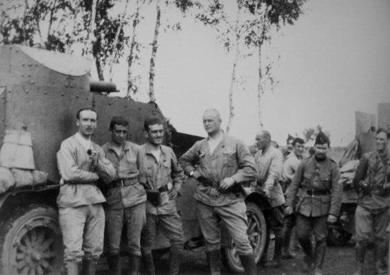 13-Russische-pantserwagen-met-ACM-bemanning_resize.JPG