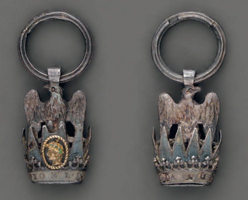 11 INSIGNES DE CHEVALIER DE L'ORDRE DE LA COURONNE DE FER.jpg