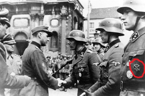 L-on_Degrelle_-_Charleroi_-_02.jpg