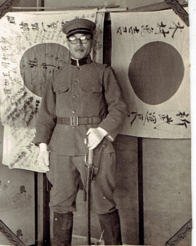 WW2-Original-Photograph-Japanese-Soldier-with-Sword.jpg