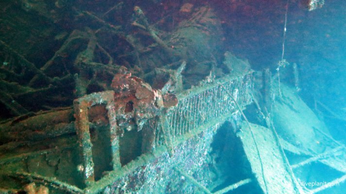 2693-Jumble-of-wreckage-inside-the-stern-hold-at-Toa-Maru-Gizo-diving-Solomon-Islands-DPI-2693.jpg
