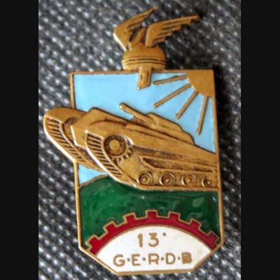 13-gerdb-insigne-metallique-du-13-groupe-d-escadron-de-reparation-de-division-blindee-roue-rouge.jpg