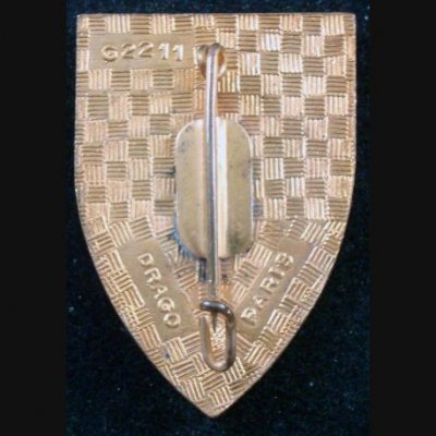 10-bm-insigne-de-la-10-brigade-mecanisee-de-fabrication-drago-paris-g-2211-en-email (1).jpg
