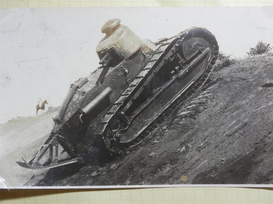 1 WW2-Japanese-Army-Picture-of-the-Renault-FT-_57.jpg