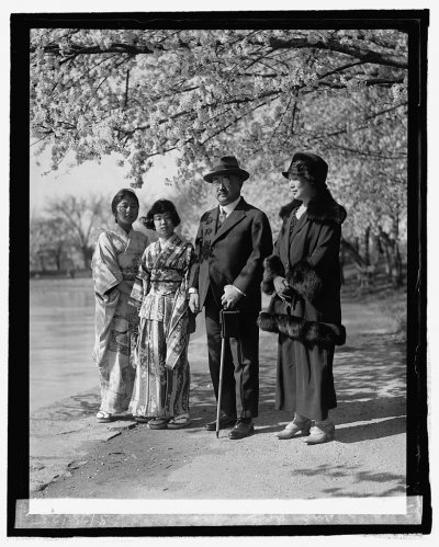 amb-matsudaira-with-wife-and-daughters-32825-1.jpg