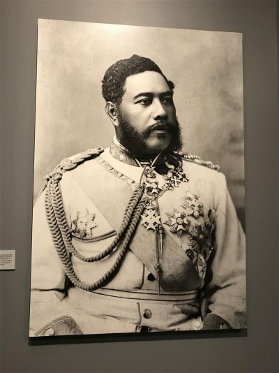 str2_evhawaiiculture_iolani_kingportrait.jpg