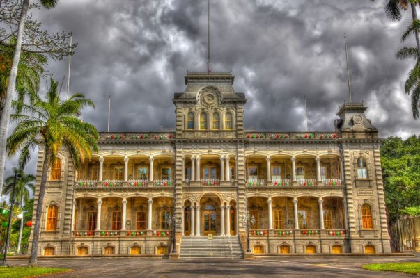 Iolani Palace.jpg