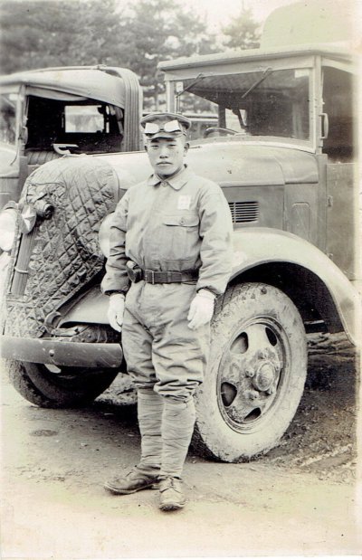 WW2-Original-Photograph-Japanese-Driver-in-Goggles.jpg