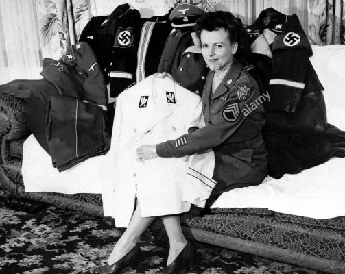 Uniformen von Ribbentropp.jpg