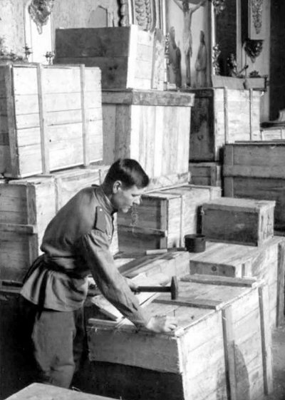 Berlin 1945-Reparationen für Russland.jpg
