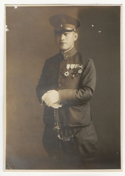 0 Original-Wwii-Japanese-Photo-Army-Officer-War-Sword.jpg