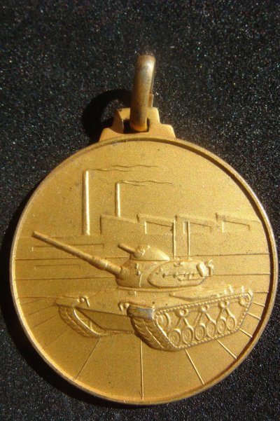 танк RARE-ITALY-Military-Tank-Medal-STABILIMENTO-VEICOLI.jpg