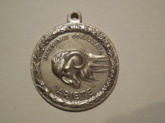 0 Medaglia-divisione-corazzata-Ariete.jpg