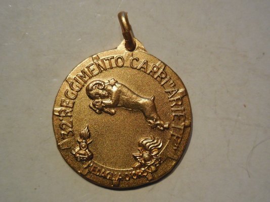 medaglia-32°-reggimento-carri-Ariete.jpg