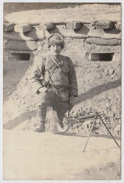 p21-WWⅡ-Japanese-army-Photo-soldier-by-machine.jpg