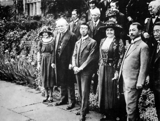 Crown_Prince_Hirohito_and_Lloyd_George_1921.jpg