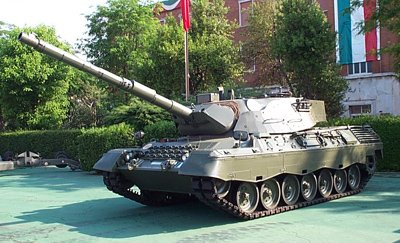 000 Leopard1_2.jpg