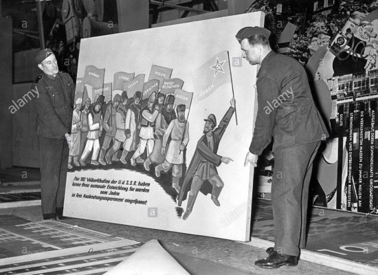 exhibition-the-soviet-paradise-in-berlin-1942-CPKT7C.jpg