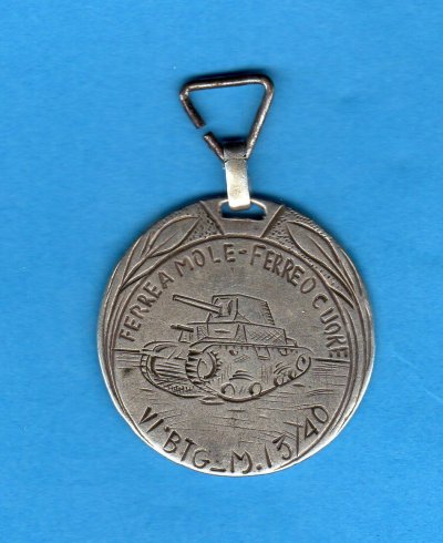 000 Medaglia-Carri-Armati-M-13-40-Vi°.jpg
