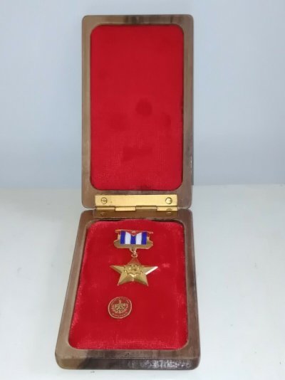 Cuba hero-medal-order-in-thier.jpg