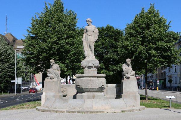 Barbara-Denkmal_07_Koblenz_2015.jpg