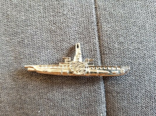 RARE-MILITARY-CUBAN-PIN-BADGE-SUBMARINE-ARMY-NAVY.jpg