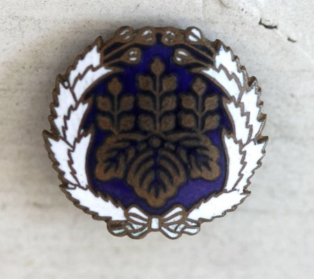 Original-WWII-Japanese-Enamel-Badge-Pin.jpg
